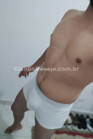 Acompanhante Ton Oliver