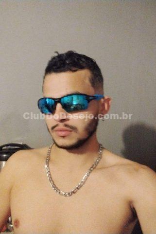 Acompanhante Ton Oliver