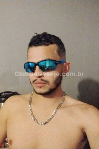 Acompanhante Ton Oliver