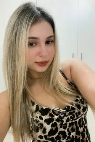 Acompanhante Julia