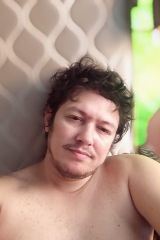 Acompanhante Ricky crux