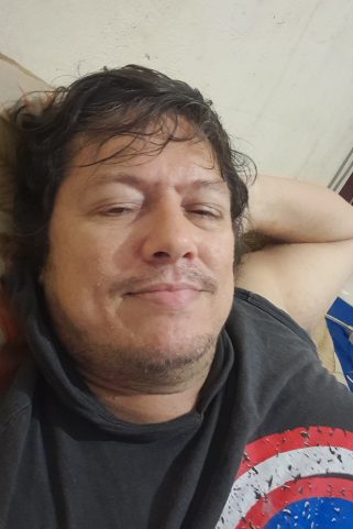 Acompanhante Ricky crux