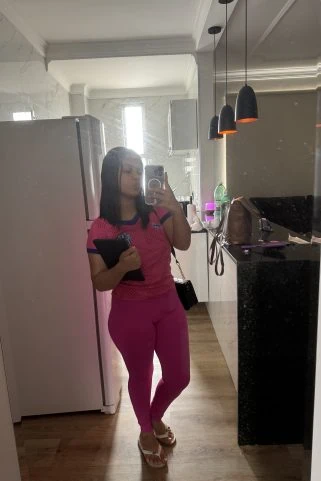 Acompanhante Ninfetinha safada