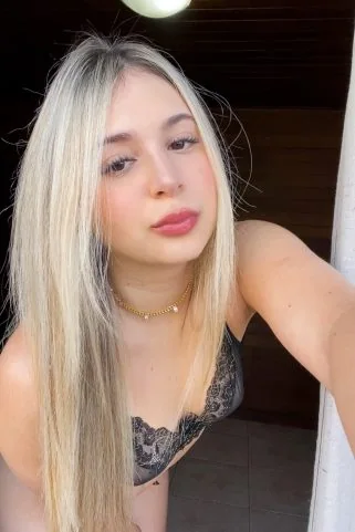 Acompanhante Julia