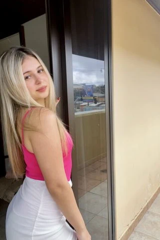 Acompanhante Julia
