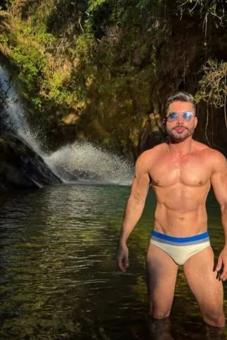 Acompanhante Douglas experiência em casais e inciantes